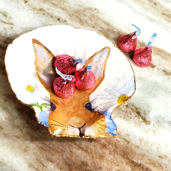 Handcrafted Scallop Shell 🐚 🐰 - Picture 3 of 5